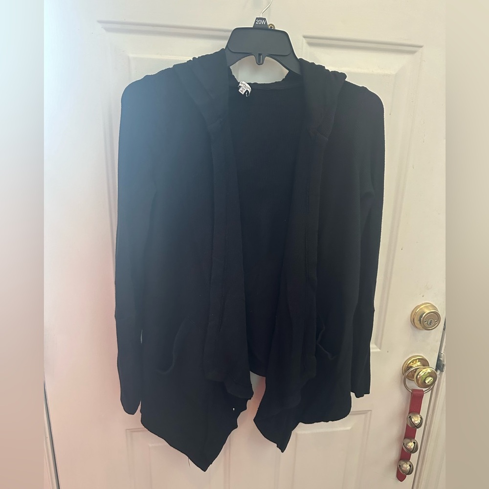 Ribbed, hooded black cardigan